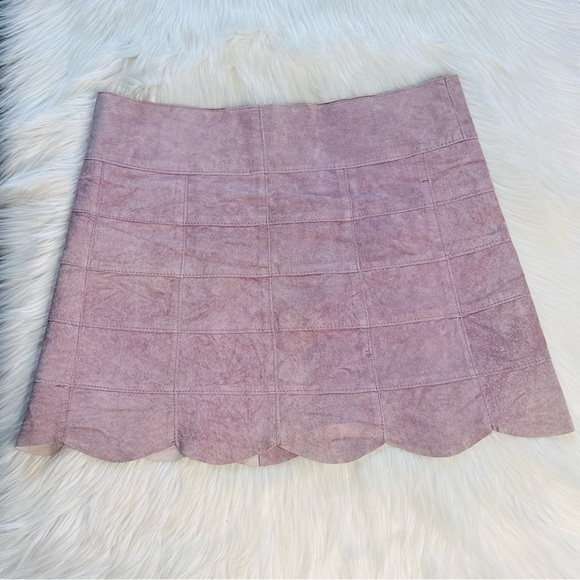 Bebe Lilac Suede Scallop Hem Mini Skirt - Picture 4 of 6